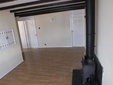 2 bedroom detached bungalow to rent - Photo 4