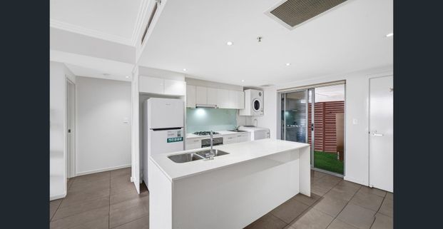 LOCATION AND CONVENIENCE! - Photo 1