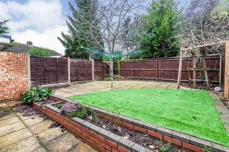 4 bedroom terraced house to rent - Photo 5