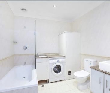 SPACIOUS 1 BEDROOM APARTMENT IN THE HEART OF CBD - Photo 5