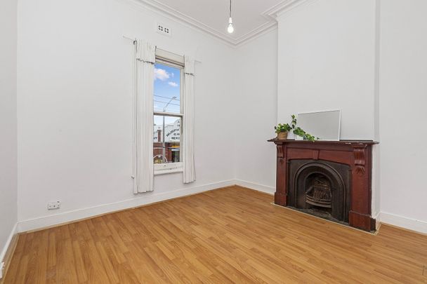 Shop Top Apartment - Photo 1