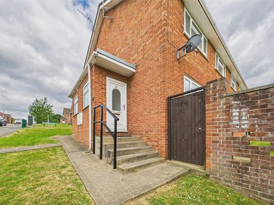 2 bedroom terraced house to rent - Photo 1