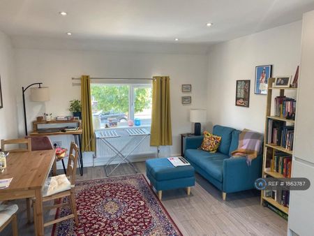 2 bedroom maisonette to rent - Photo 2