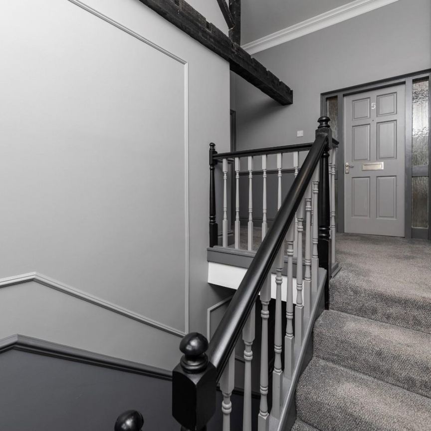 2 bedroom Flat To Let - Photo 1
