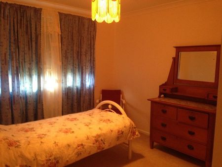 Large family sized furnished home - Photo 3