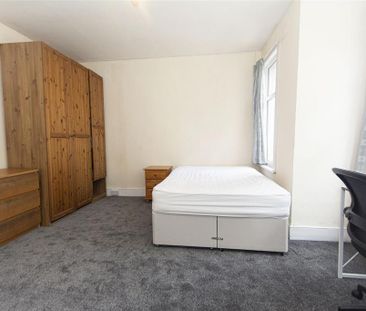 4 bedroom terraced house to rent - Photo 4