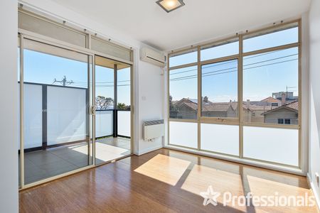 9/11 Bluff Avenue, Elwood VIC 3184 - Apartment For Rent | Domain - Photo 2
