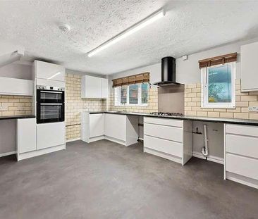 St. Marys Avenue, Hailsham, East Sussex, BN27 - Photo 2