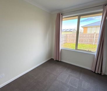 Neat and tidy three bedroom home. - Photo 3