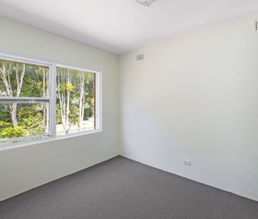 Bright & Sunny Two Bedroom Apartment - Photo 3