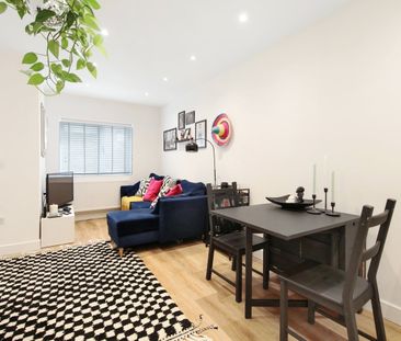 1 Bed Terraced House, Coliston Passage, SW18 - Photo 6