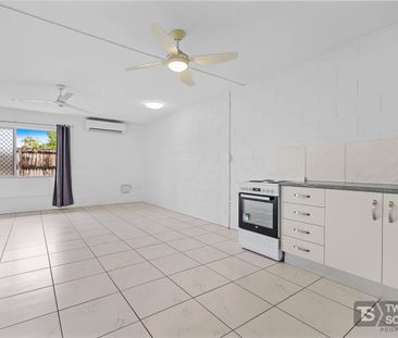 Two bedroom unit located in small complex - Photo 6