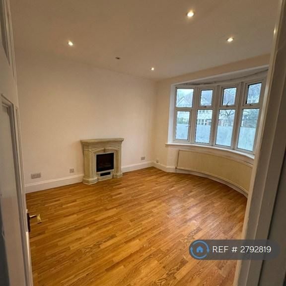 4 bedroom semi-detached house to rent - Photo 1