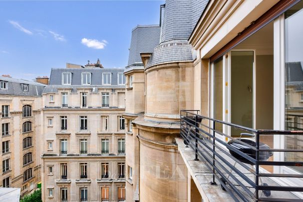 Location appartement, Paris 16ème (75016), 7 pièces, 370.11 m², ref 85409298 - Photo 1