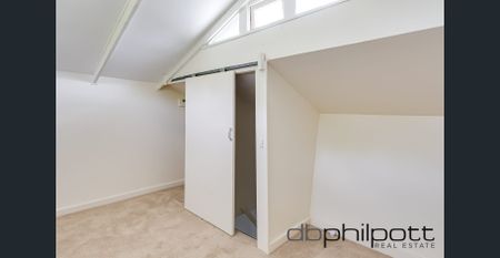 TWO BEDROOMS WITH STUDY - BONUS OF SOLAR PANELS - Photo 2