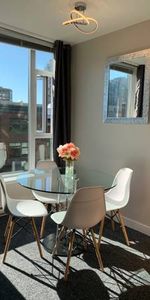 Yaletown Studio with Den in excellent location! - Photo 3