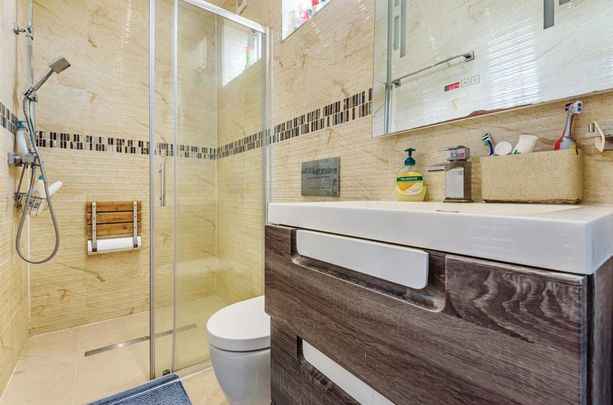 4 bedroom semi-detached house to rent - Photo 1