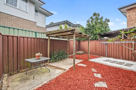 Well presented 3 bedroom home - Photo 2