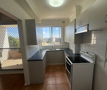 Freshly Updated 2 Bedroom Apartment in Prime Arncliffe Location! - Photo 5