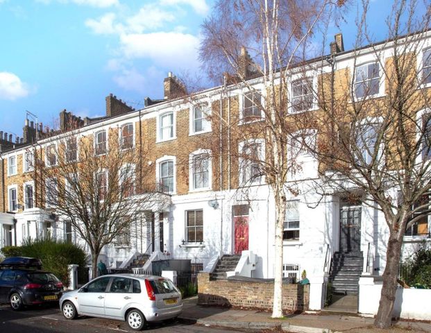 4 bedroom House To Let Total Size: 2200 SQ FT - Photo 1