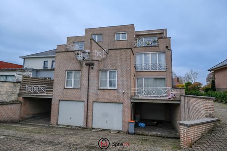 CENTRAAL GELEGEN APPARTEMENT MET GARAGE EN KELDER - Photo 4