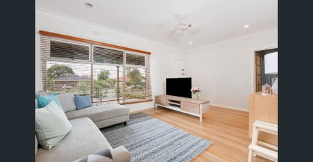 Character Weatherboard in Great Location! - Photo 4