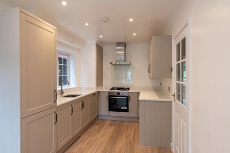 3 bedroom semi-detached house to rent - Photo 5