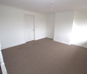 3 bedrooms House - Terraced for Sale - Photo 2