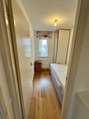 1 bedroom in a house share to rent - Photo 4