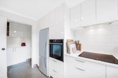 Over-sized - Semi Furnished -North-Facing Apartment With Urban Convenience - Photo 3