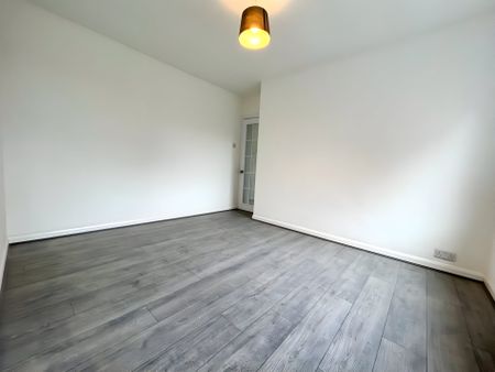 3/4 Bedroom House To Let - HP12 - Photo 3