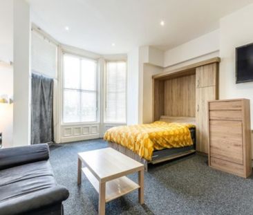1 Bed Flat, Pelham Crescent, NG7 - Photo 1