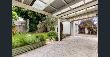 Classic and Contemporary Family Home - Photo 5