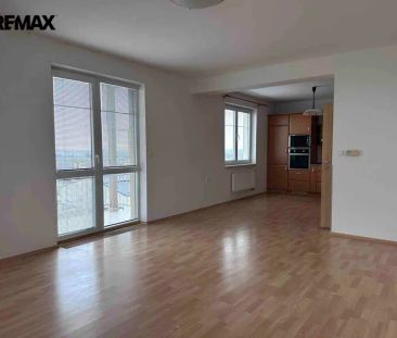 Pronájem bytu 2+kk v klidné lokalitě s parkováním u domu - Fotografie 3