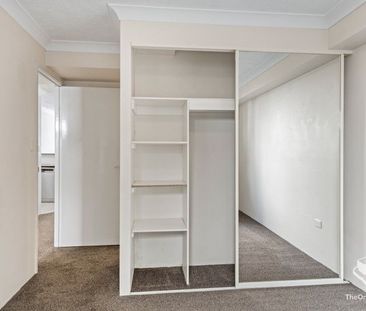 Spacious Unit in the Heart of Fortitude Valley! - Photo 4
