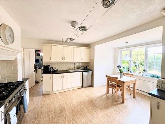 The Crescent, Farnham, Surrey, GU9 - Photo 1