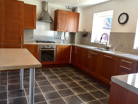 Deanery Crescent, LE4, Leicester - Photo 3