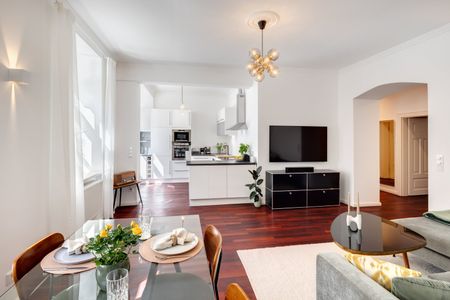 Elegant period apartment in sought-after location - Photo 3