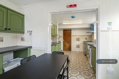 1 bedroom in a house share to rent - Photo 3