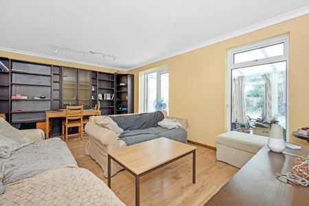 3 bedroom end of terrace house to rent - Photo 2