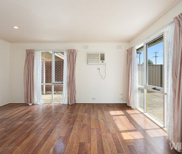 Central Sunbury Living - Available Now! - Photo 2