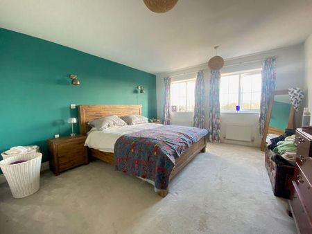 5 bedroom detached house to rent - Photo 3