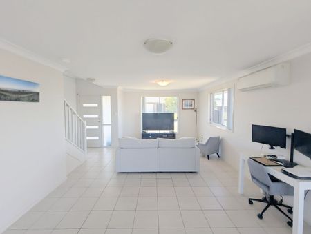 Stunning Family Home in Popular Cliftleigh Meadows Estate - Photo 2