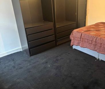 3 bedroom flat to rent - Photo 6