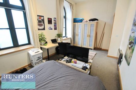 2 bedroom Flat To Let - Photo 5