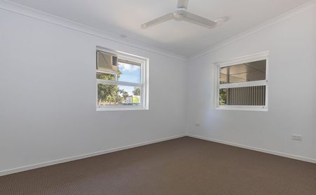 MODERN DUPLEX LIVING IN ROSSLEA! - Photo 2