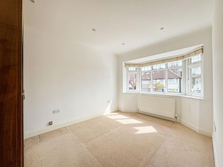 4 bedroom semi-detached house to rent - Photo 3