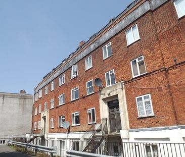 Park Crescent Place, Brighton, BN2 3HG 2 bedroom apartment to rent - Photo 5