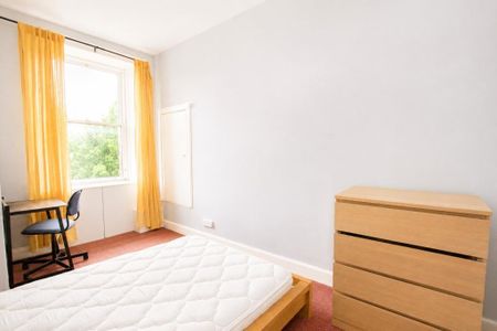 3 bedroom flat to rent - Photo 3