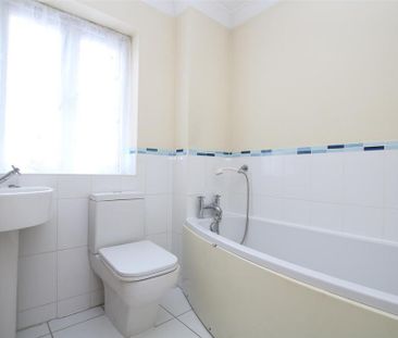 3 bedroom semi-detached house to rent - Photo 6